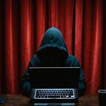 Hinter dem Vorhang: Was verdächtige Online-Aktivitäten wirklich für Sie bedeuten